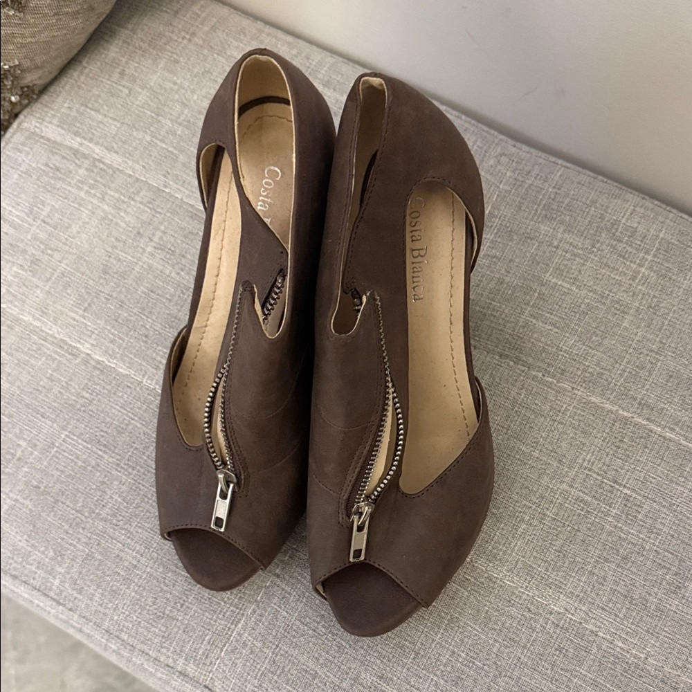 Costa Blanca Brown Peep-Toe Mules with Zipper